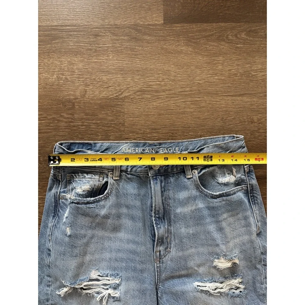 American Eagle Women's Mom‎ Jeans Distressed Size 8 Light Wash Denim